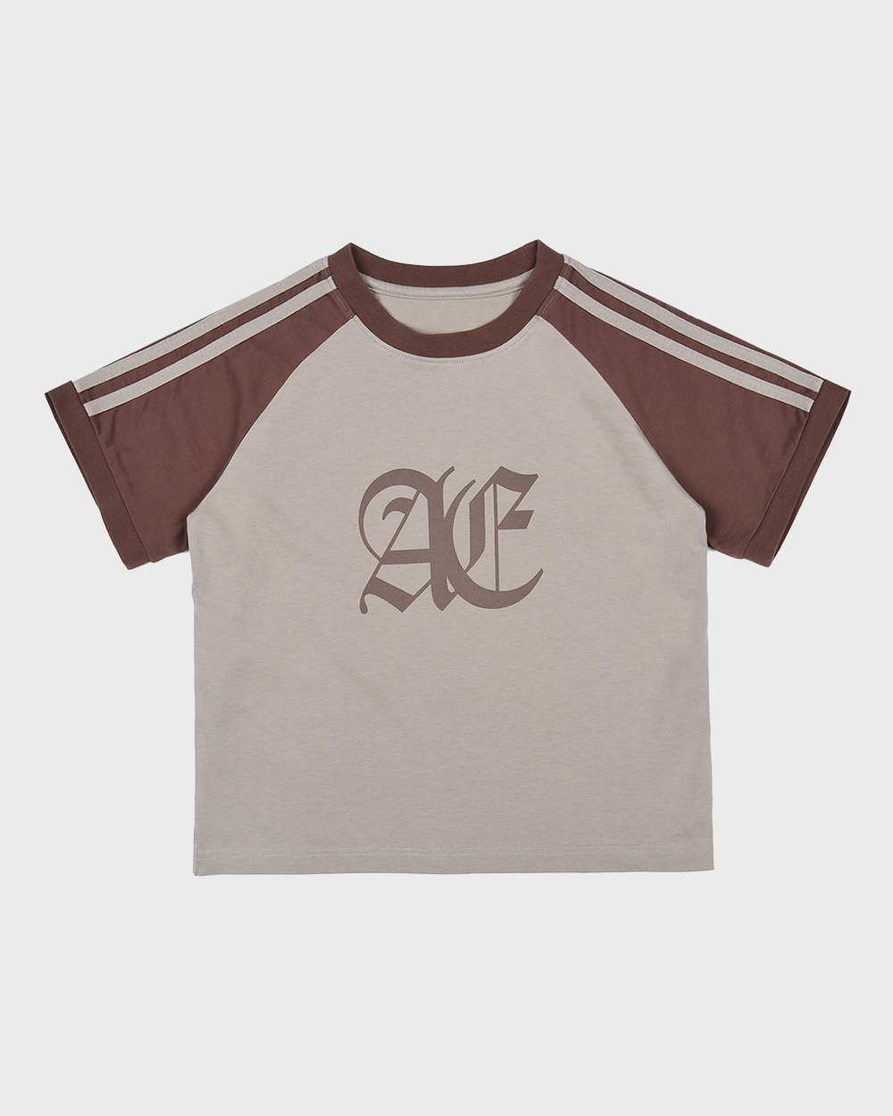 aeae Gothic Logo Crop Raglan T-Shirts (Brown)